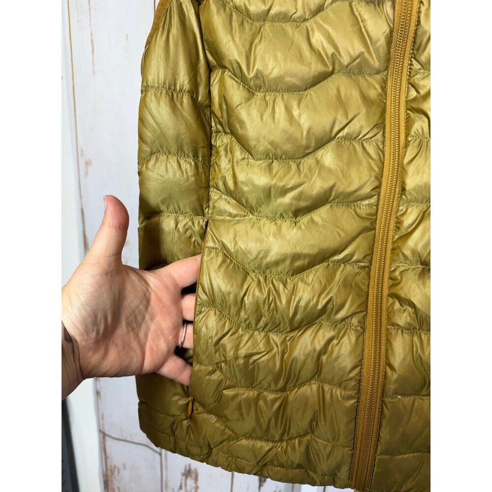 Ariat, Ideal Down, Goldish Green Puffer Vest. Size Medium. Good used condition! - Picture 2 of 10